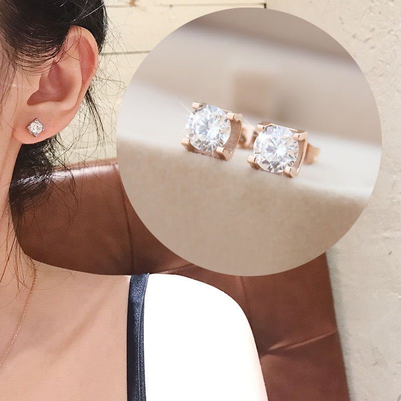 เครื่องประดับ ต่างหูไทเทเนียม ชุบทอง 18K ประดับเพชร ไม่จางหาย สไตล์เกาหลี สําหรับนักเรียน