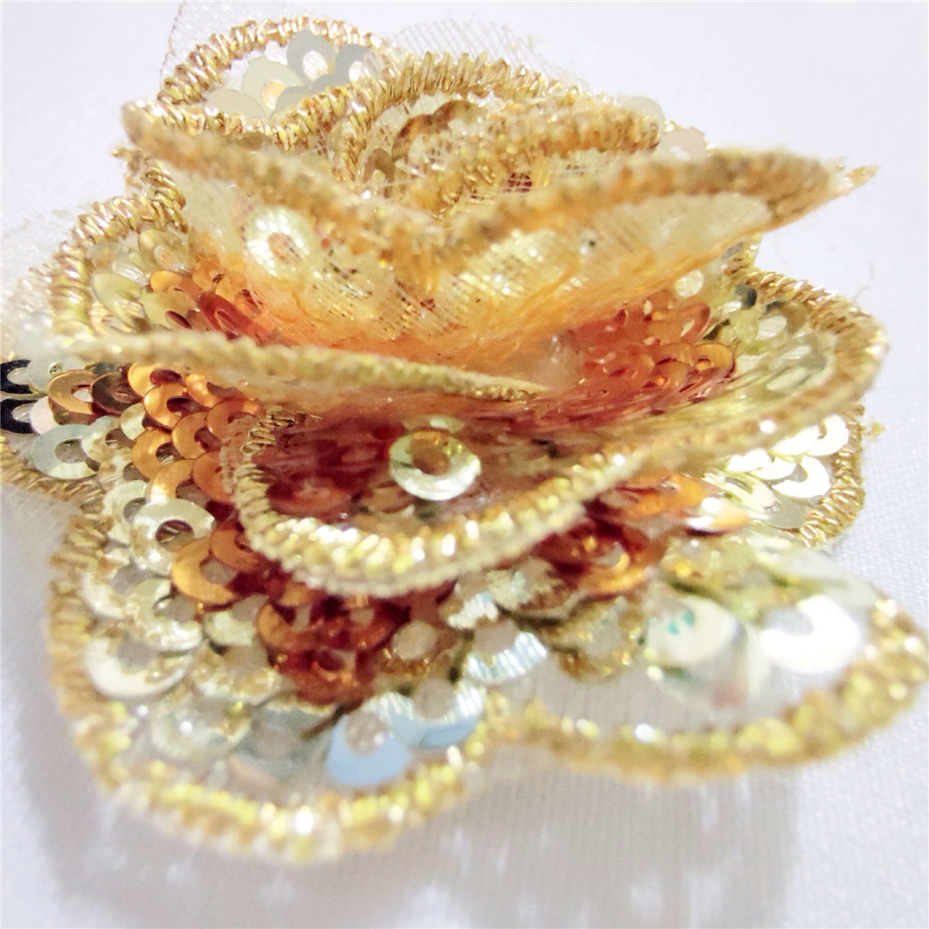 แผ่นแพทช์ ปักเลื่อม รูปดอกไม้ 3D ขนาดเล็ก 4 ซม. แฮนด์เมด DIY สําหรับตกแต่งชุดแต่งงาน