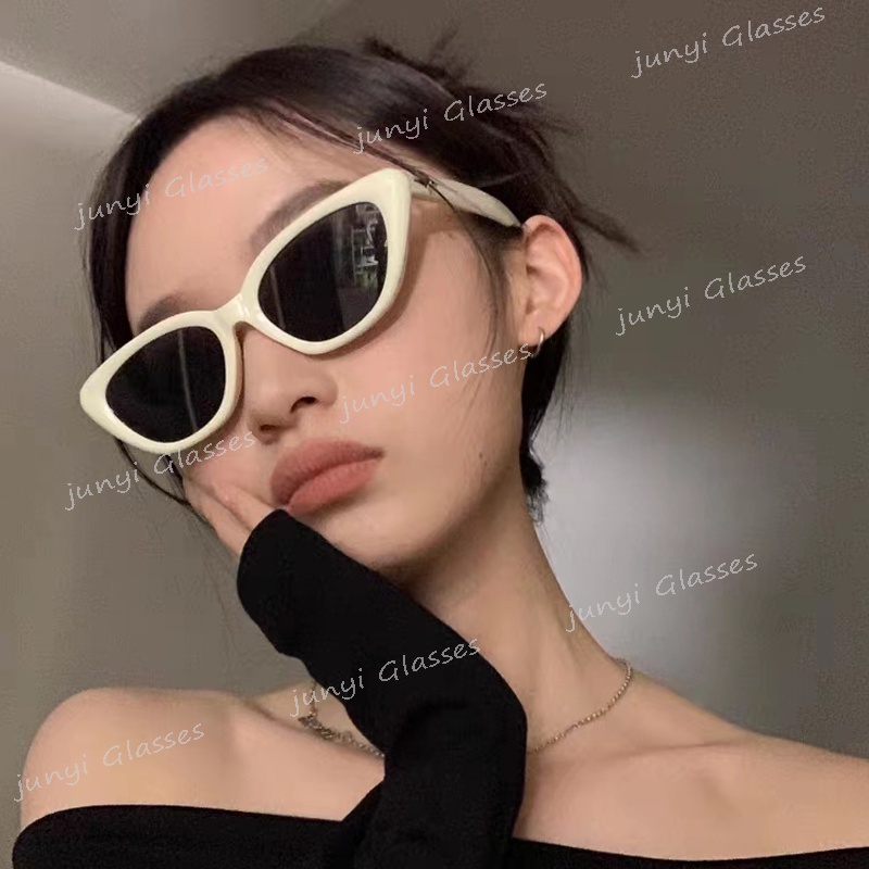 แว่นตากันแดด กรอบสี่เหลี่ยม ลายโลโก้ Cat-eye เรียบง่าย คุณภาพสูง สไตล์เกาหลี สําหรับผู้หญิง