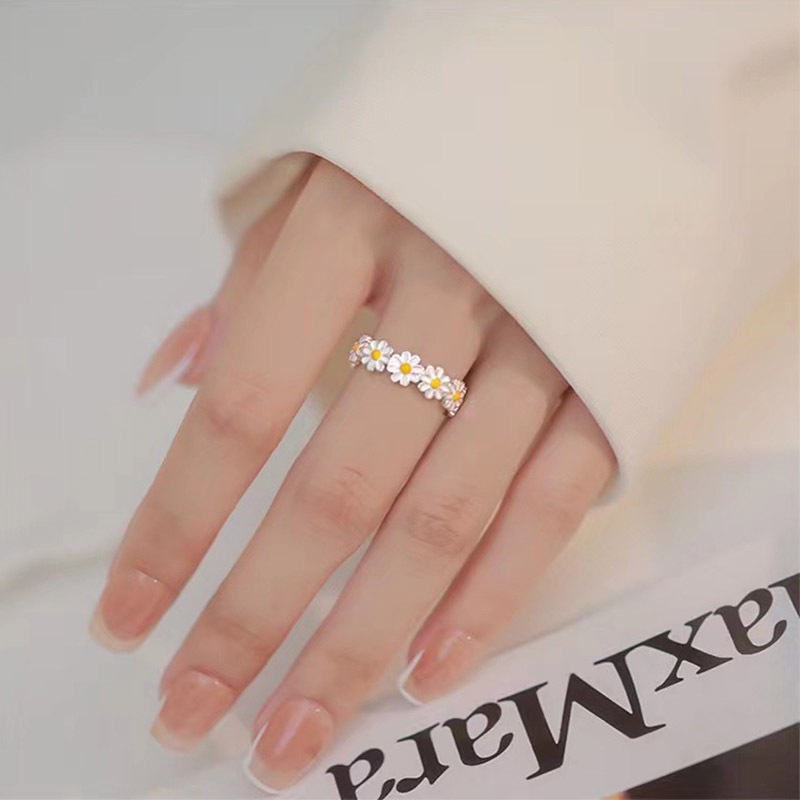 แหวนนิ้วมือ โลหะผสม พิมพ์ลายดอกเดซี่ สีขาว สามารถปรับได้ สําหรับผู้หญิง