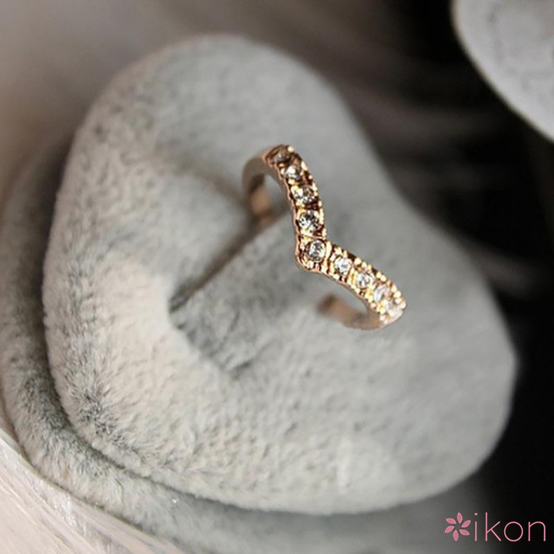แหวนสีชมพูออกแบบไม่ซ้ําใครรูปตัววีประดับ rhinestone