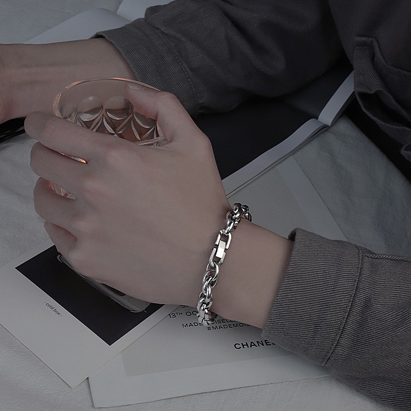 ใหม่ สร้อยข้อมือสเตนเลส ไทเทเนียมถัก สไตล์เรโทร แฟชั่นสําหรับผู้ชาย