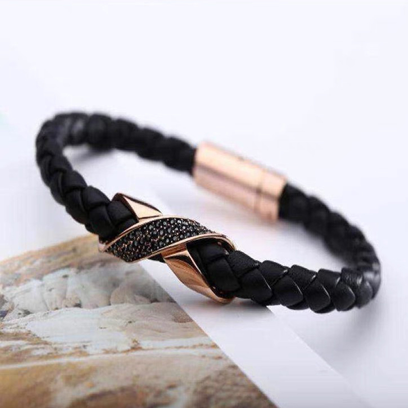 ✨พร้อมส่ง✨Swarovski สร้อยข้อมือเชือกหนังถัก สีดํา หรูหรา ของขวัญวันเกิด สําหรับคู่รัก