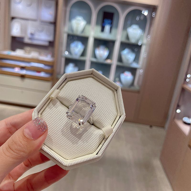 ✨พร้อมส่ง✨Swarovski แหวนเพชร ขนาดใหญ่ หรูหรา ดึงดูดความรัก ของขวัญวันหยุด สําหรับผู้หญิง