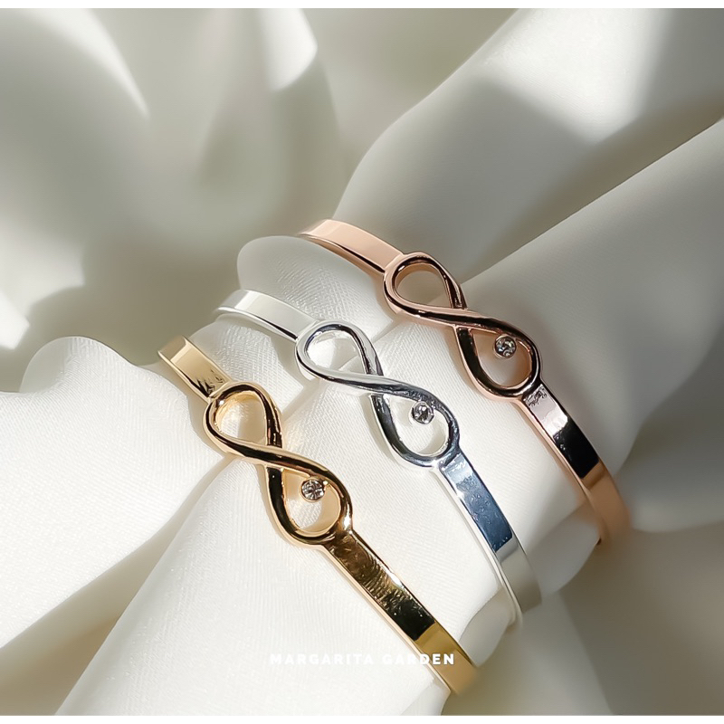 「ผ่านการเสกมงคล」 Margarita Premium Infinity with Tiny Crystal C-Shape Bangle