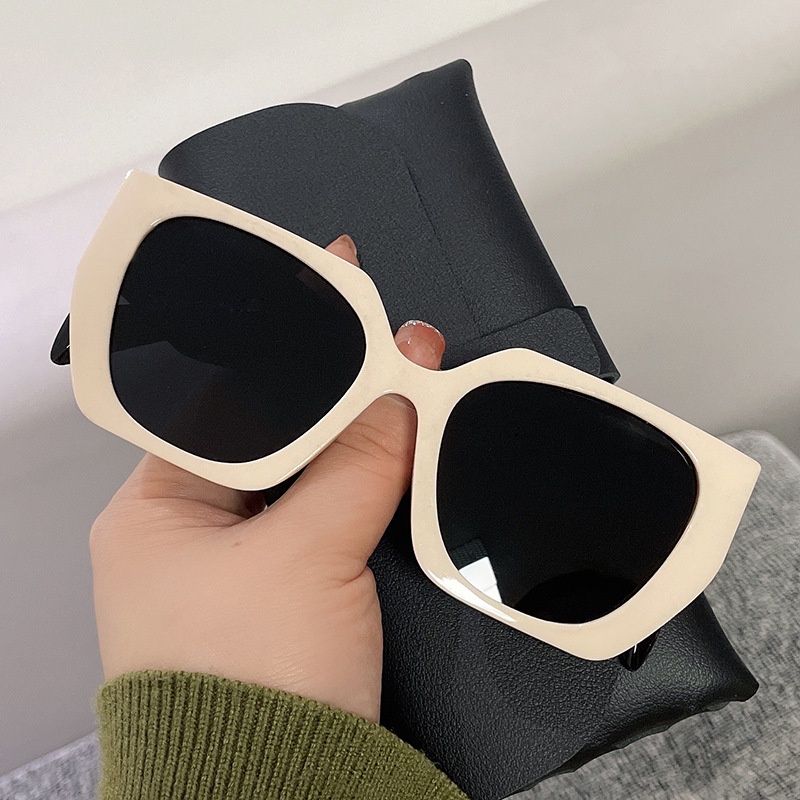 【พร้อมส่ง】COD ใหม่ แว่นตากันแดด กรอบสีส้ม ทรงสี่เหลี่ยม เหมาะกับทุกเพศ ทุกวัย