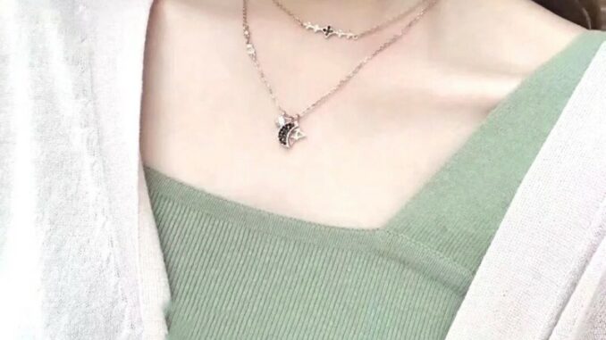 Swarovsk สวารอฟสกี้แวววาวดวงจันทร์ดาวคู่และสร้อยคอแฟชั่นชุดสร้อยคอแฟชั่นส่งแฟนของขวัญ星月双层项链 Swarovsk สวารอฟสกี้แวววาวดวงจันทร์ดาวคู่และสร้อยคอแฟชั่นชุดสร้อยคอแฟชั่นส่งแฟนของขวัญ星月双层项链
