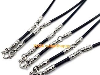 สร้อยยาง3mmและ4mm แต่งอะไหล่สแตนเลสแท้  ใส่พระได้3องค์ 4องค์ และ 6องค์. ยาว 26 นิ้ว