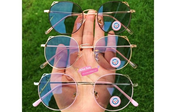 แว่น หูแมว สายตาสั้น 50-400 สายตาปกติ ออโต้เลนส์ กรองแสงสีฟ้า มีโค้ดลดค่าส่ง ออกแดดเปลี่ยนเป็นกันแดด พร้อมส่งจากไทย