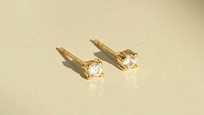 RINDA - Classic dot gem (ต่างหูก้าน)