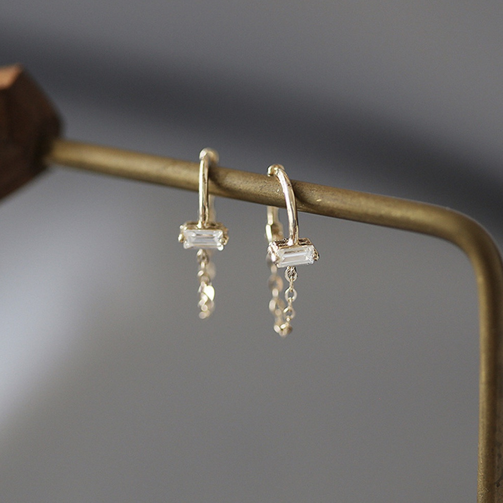 221-littlegirl gifts- Small square diamond chain earring s925