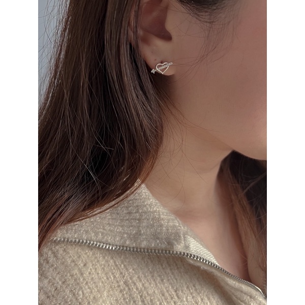 A.piece ต่างหูเงินแท้ [all silver 925] Arrow Heart stud earrings