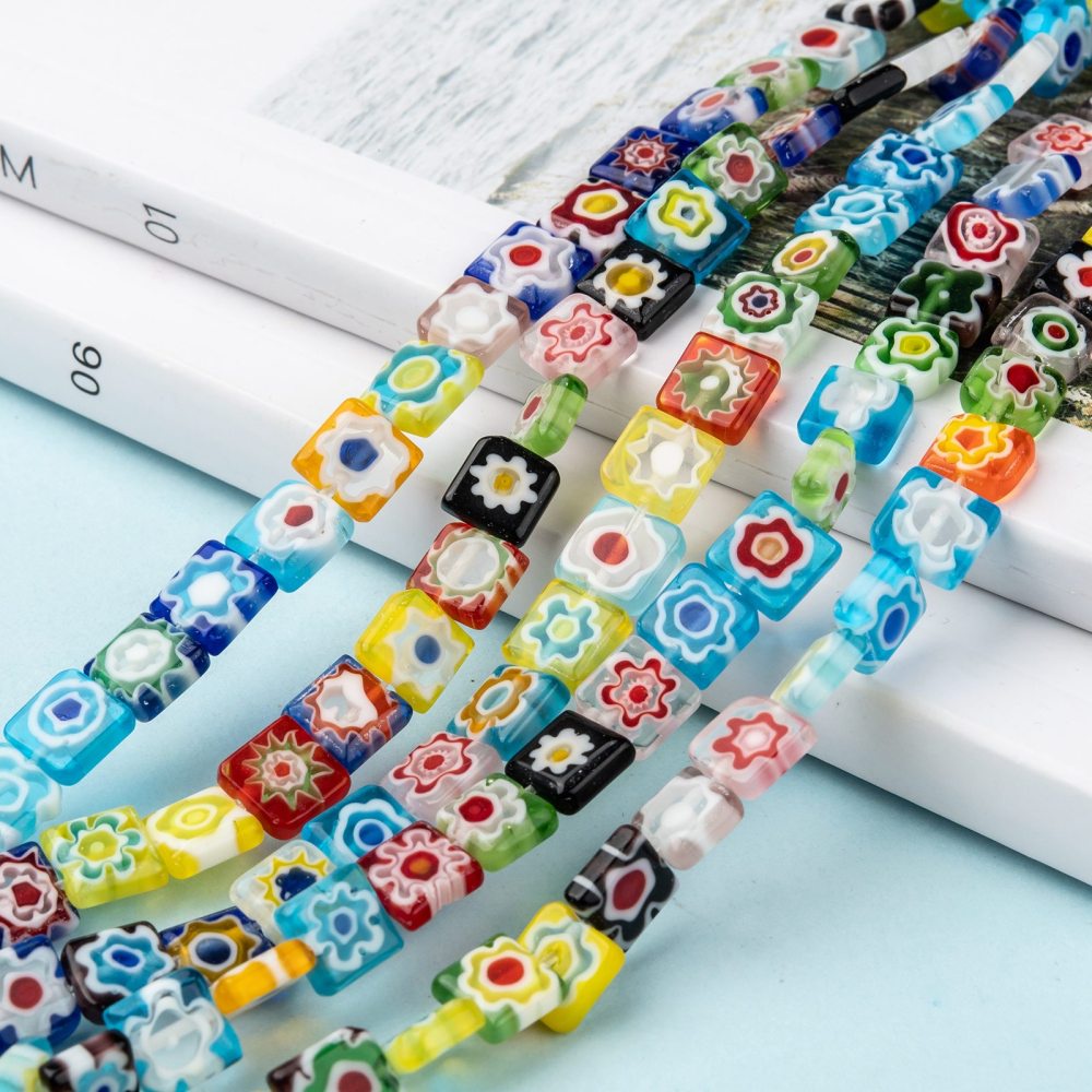 Beadthoven ลูกปัดแฮนด์เมดทรงสี่เหลี่ยมคละสี 8X8X3มม. 1 เกรด: 0.5 มม. 48 ชิ้น/เมตร 14.9 นิ้ว