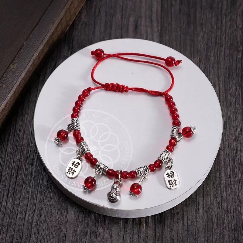 EnJoy  พร้อมส่ง (Bangle) กำไลข้อเท้าลูกปัดสีแดง ร้อยเชือกแดง ดีเทลร้อยรูปสัตว์โชคดี