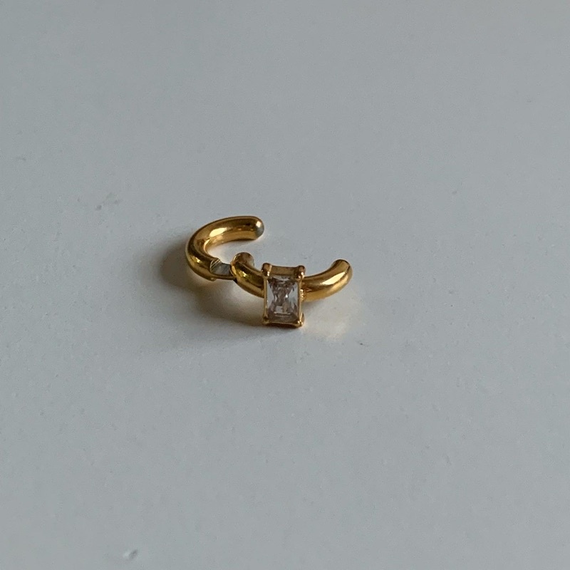 HER OBJECTIVE_HER TINY CLASSIC BOLD EARRINGS