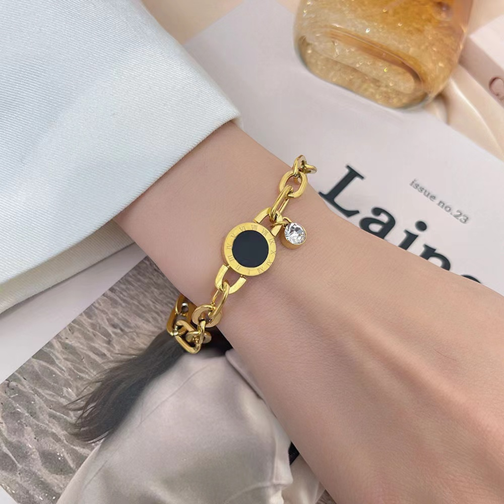 Ht สร้อยข้อมือ เหล็กไทเทเนียม ชุบทอง 18K ประดับเพชร ทรงกลม สีดํา สไตล์โรมัน
