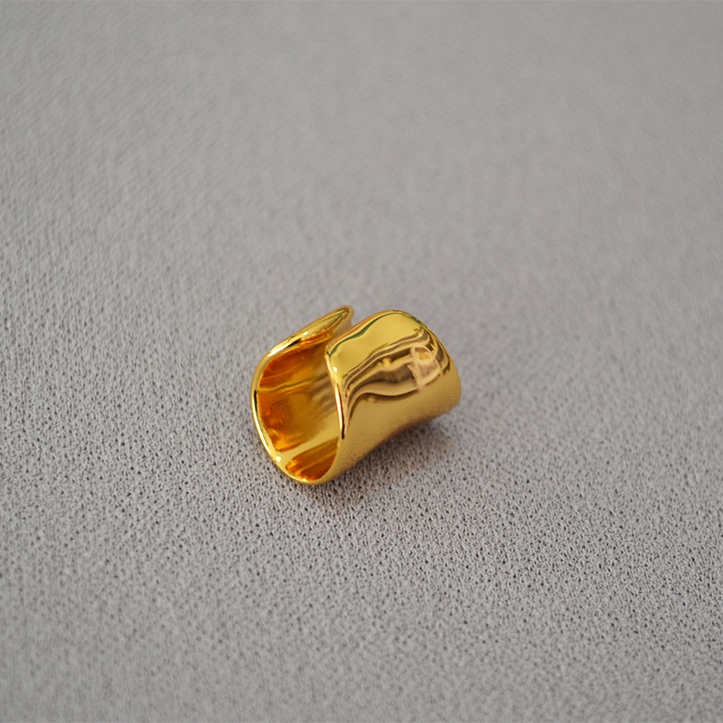 LAC.COLLECTION - Butter Ear Cuff มีสีเงินและสีทอง