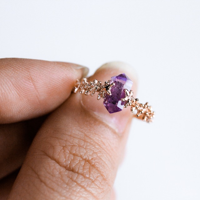 LUCY SUMMER Holy Crystal (Amethyst) แหวนคริสตัล พลอยแท้ ตัวเรือนสามารถปรับไซด์ได้