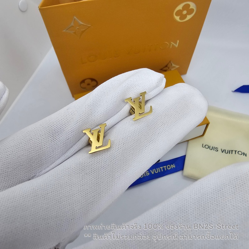 Louis Vuitton LV Stud Earrings ต่างหูหลุยส์ วิตตอง งานโลโก้ L V  อะไหล่ทอง งานสะท้อนสวยมาก  งานระดับไฮเอน