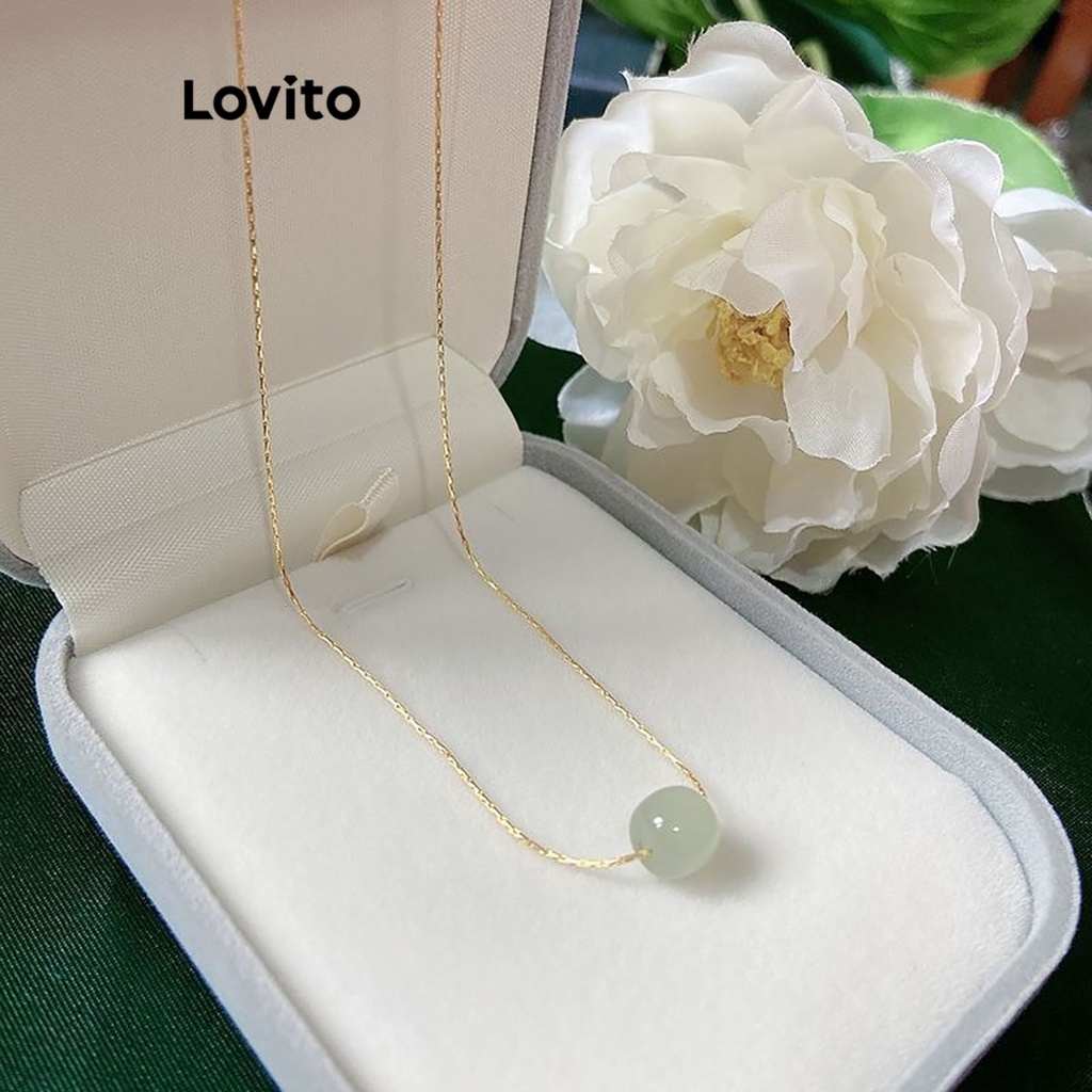 Lovito สร้อยคอ สีเขียว ประดับอัญมณี แบบเรียบ สง่างาม สําหรับผู้หญิง LFA13227
