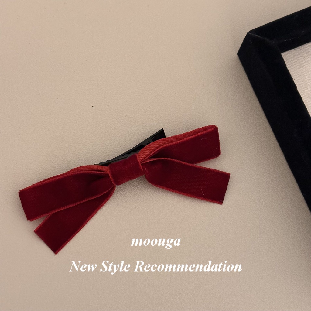 Moouga กิ๊บติดผม ผ้ากํามะหยี่ เนื้อแมตต์ สีแดง ประดับโบว์ด้านข้าง สีดํา สําหรับเด็กผู้หญิง