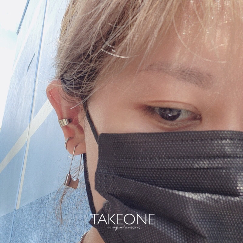 TAKEONE JEW ต่างหูสแตนเลสลายกุญแจแบบใหม่เท่ๆ