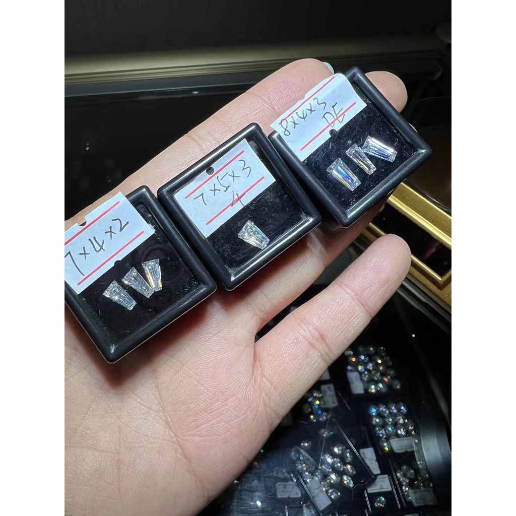 Trapezoid cut moissanite diamond เพชรโมอิส ทรงสี่เหลี่ยมคางหมู สําหรับตั้งนาฬิกา / ข้างหิน