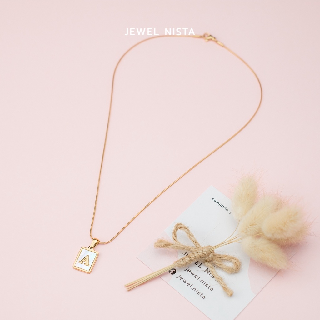 pearly alphabet necklace [gold] สร้อยคอตัวอักษรจี้เหลี่ยม