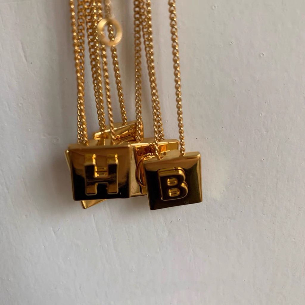 seadada สร้อยคอตัวอักษร ลิซ่า งานชุบทองคำขาว 26 letter Lisa necklace  14k  เครื่องประดับ