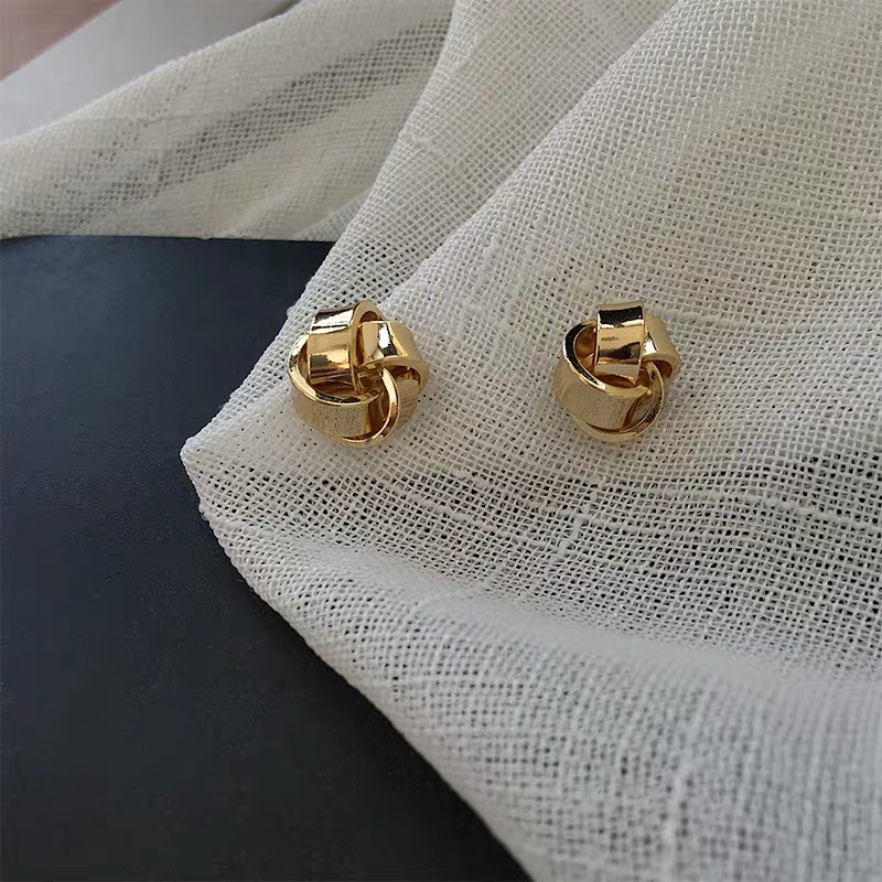 การจัดส่งที่รวดเร็ว  S925 ต่างหูเข็มเงิน, ต่างหู Knot Stud สำหรับผู้หญิง