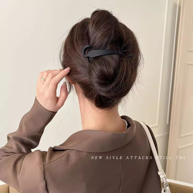 กิ๊บติดผมหางม้า แบบบิด หรูหรา เครื่องประดับ สําหรับผู้หญิง 1 ชิ้น