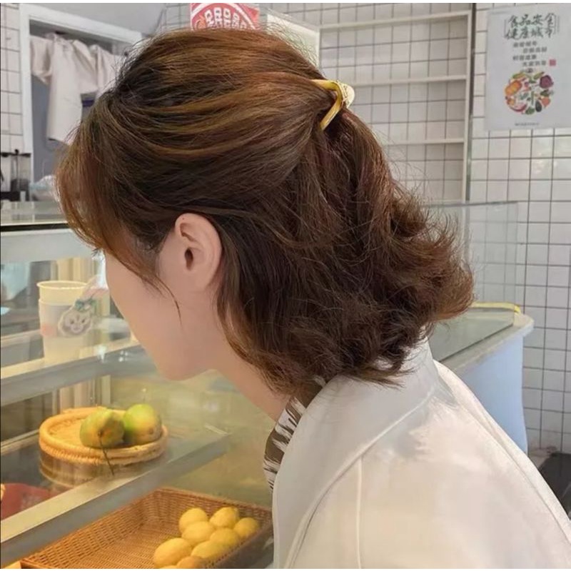 กิ๊ปหนีบผมแฟชั่น​  กิ๊บเก็บผม3เหลี่ยม จัดระเบียบผม  ดูดี  มีราคา เรียบๆง่ายๆแต่หรูหรา