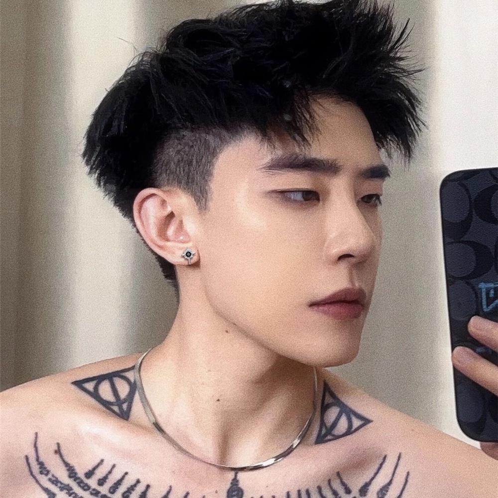 ต่างหูแม่เหล็ก รูปดาวเหนือ ประดับคริสตัล สไตล์พังก์ สําหรับผู้ชาย