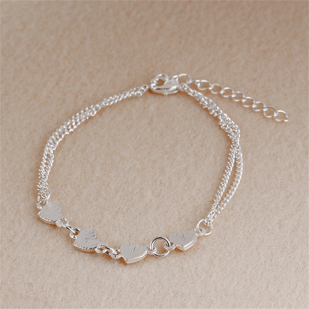 พร้อมส่ง สร้อยข้อมือ จี้รูปหัวใจเรืองแสงในที่มืด เครื่องประดับแฟชั่น สําหรับผู้หญิง 2023