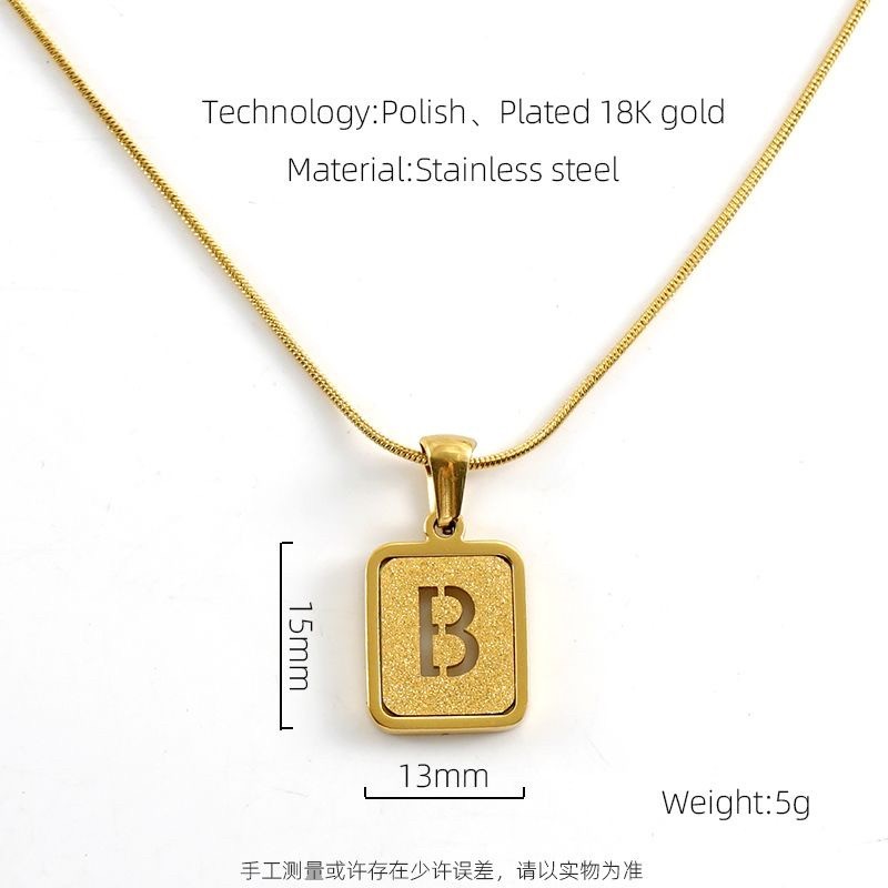 พร้อมส่ง สร้อยคอสเตนเลสสตีลพ่นทราย จี้ตัวอักษร A-Z สีทอง ชุบ18K   AZ06