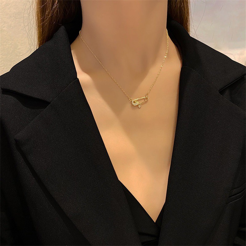 พร้อมส่ง สร้อยคอโซ่เหล็กไทเทเนียม หรูหรา เข้ากับทุกชุด สําหรับผู้หญิง