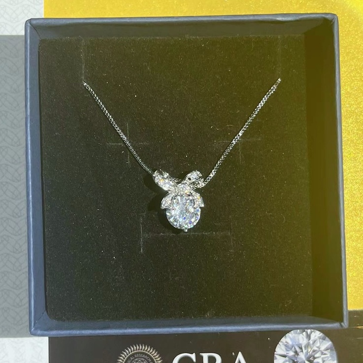 [พร้อมใบรับรอง Gra ] สร้อยคอเงิน S925 จี้โบว์ ประดับเพชรโมอิส สีขาว หรูหรา