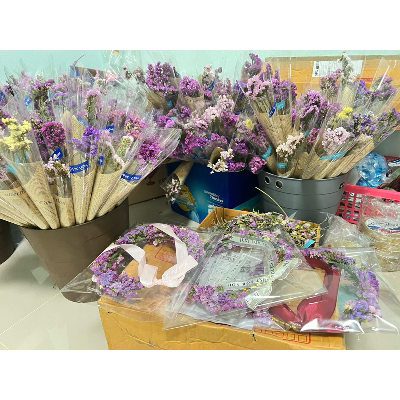มงกุฎดอกไม้แห้ง  พร้อมส่ง ดอกสแตติส ที่ใส่หัววงกลม ปัจฉิม ของขวัญวันจบ