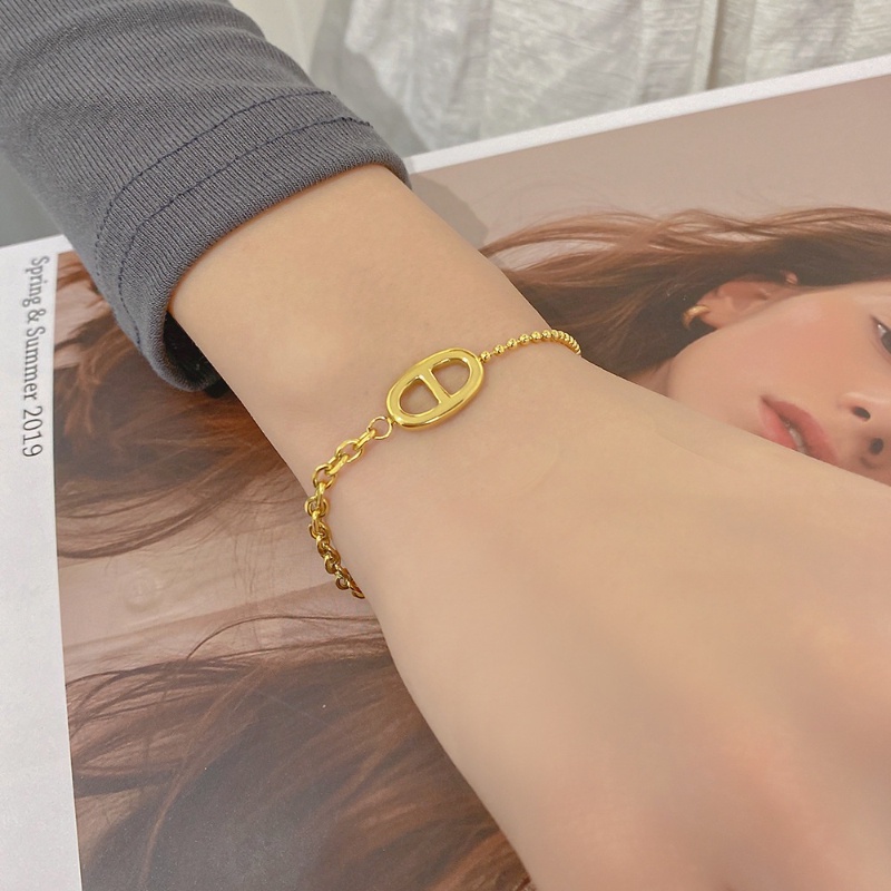 สร้อยข้อมือสแตนเลส ไทเทเนียม เกรด 18K รูปจมูกหมู สีทอง ระดับไฮเอนด์ แฟชั่นสําหรับผู้หญิง