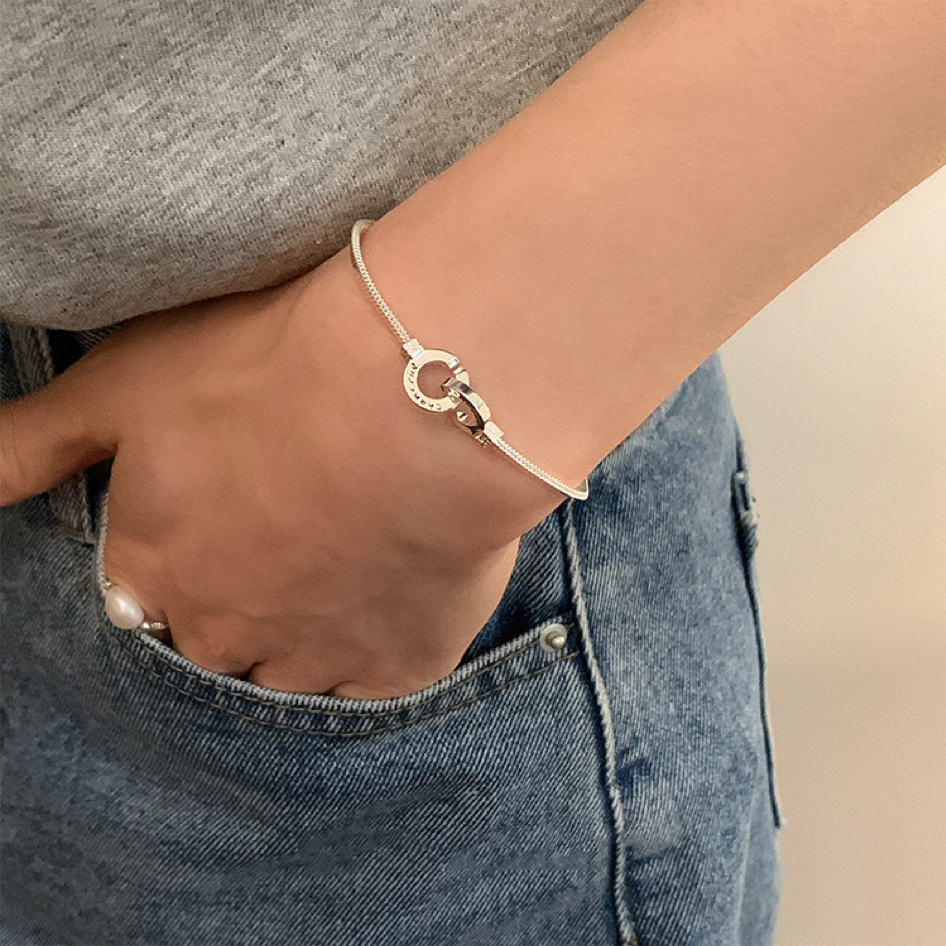สร้อยข้อมือเงินสเตอร์ลิง จี้รูปงู ทรงสี่เหลี่ยม สไตล์มินิมอล หรูหรา สําหรับผู้หญิง
