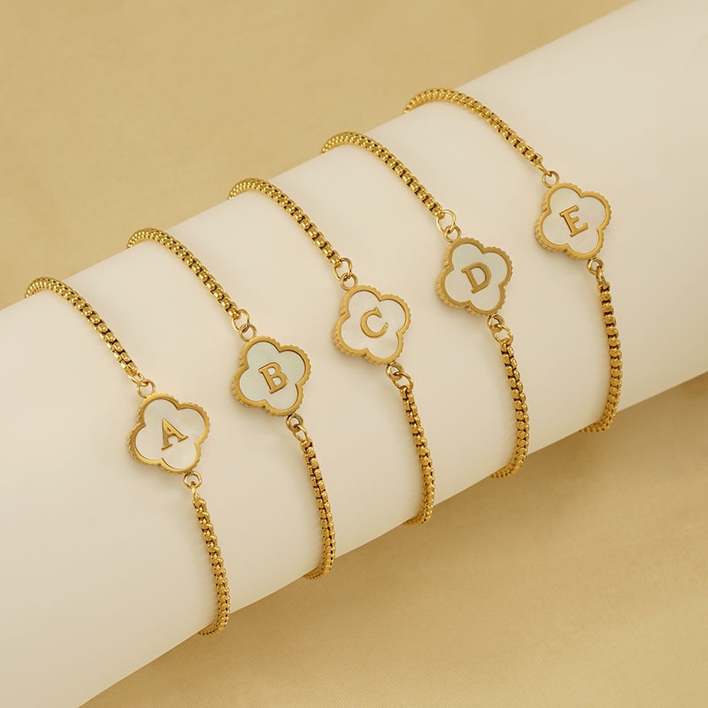 สร้อยข้อมือแฟชั่นจี้อักษรA-Z สีทอง เครื่องประดับ สายปรับได้ ไม่ลอก ไม่ดำ ใส่อาบน้ำได้