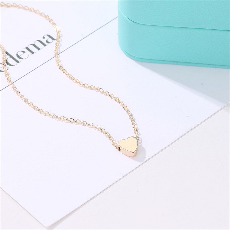 สร้อยคอรูปหัวใจลูกพีชสดขนาดเล็ก จี้รักมินิมันวาวสามมิติ