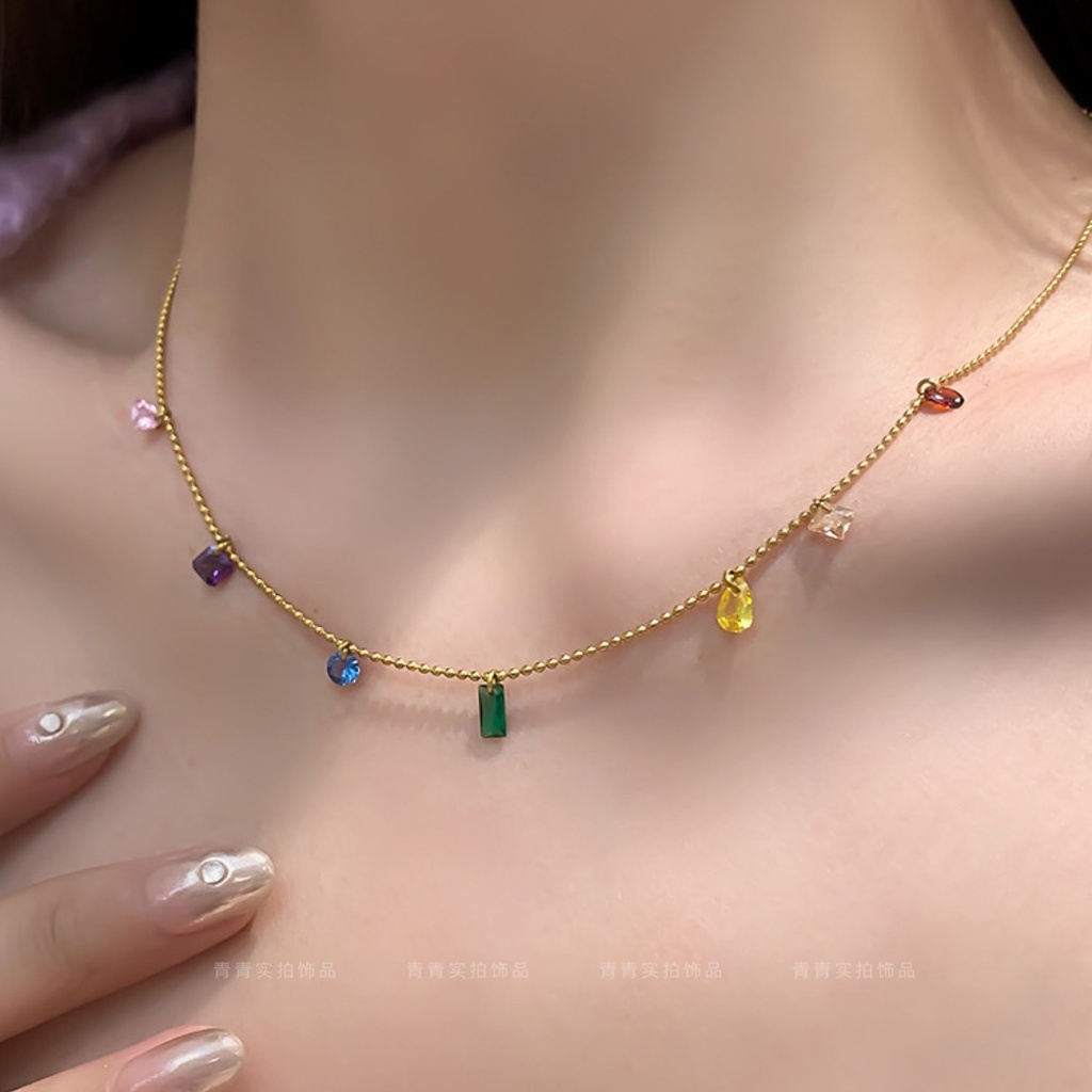 สร้อยคอโซ่ลูกปัดคริสตัล ทรงสี่เหลี่ยม ฝังเพชร สีรุ้ง หรูหรา หลากสี สําหรับแฟนสาว