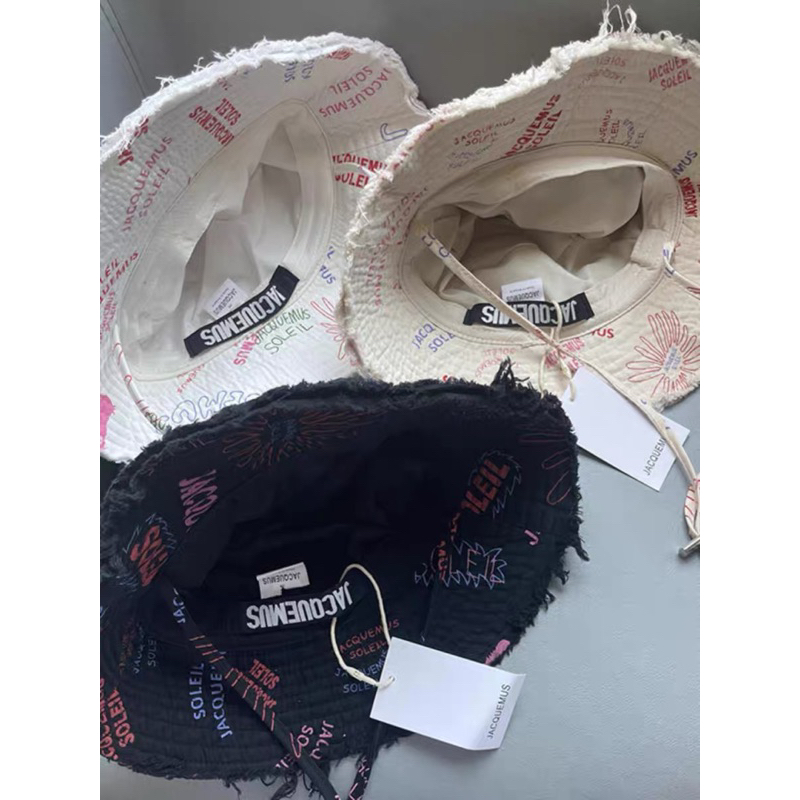 หมวก bucket JAC สไตล์เดียวกันของฮยอนอา