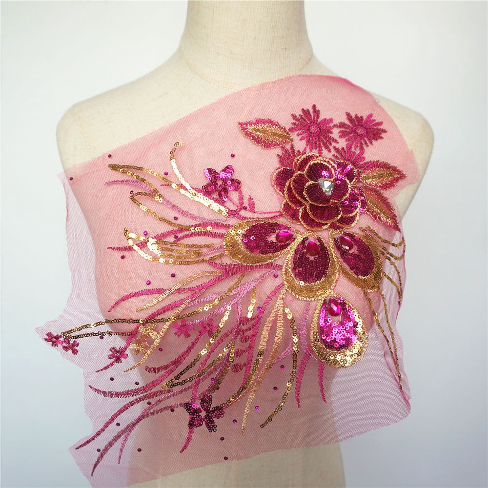 เย็บปักถักร้อยเลื่อมขนนกยูง Applique Rhinestone ดอกไม้ปกแพทช์ชุดแต่งงานงานฝีมือ DIY