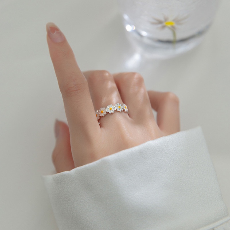 แหวนนิ้วมือ โลหะผสม พิมพ์ลายดอกเดซี่ สีขาว สามารถปรับได้ สําหรับผู้หญิง