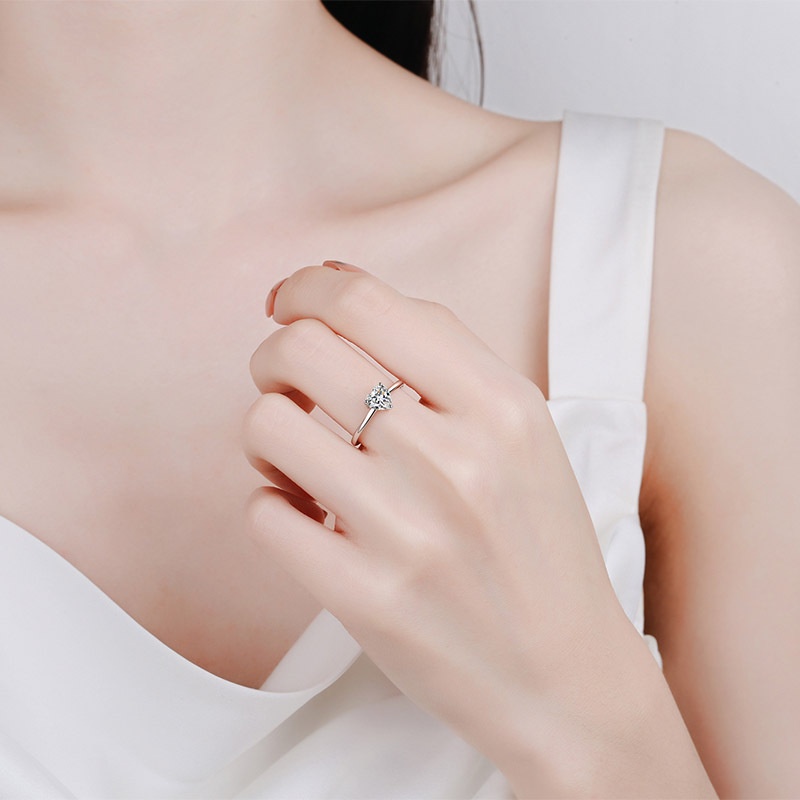 แหวนเงินแท้ 925 รูปหัวใจ 0.5ct 1ct สามง่าม สีขาว สําหรับหมั้น งานแต่งงาน งานเลี้ยง