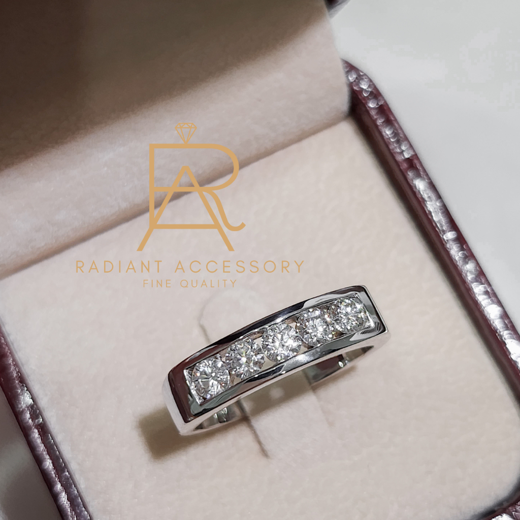 แหวนเงินแท้ แหวนแถว ชุบทองคำขาว ฝังเพชร Moissanite 5 เม็ด