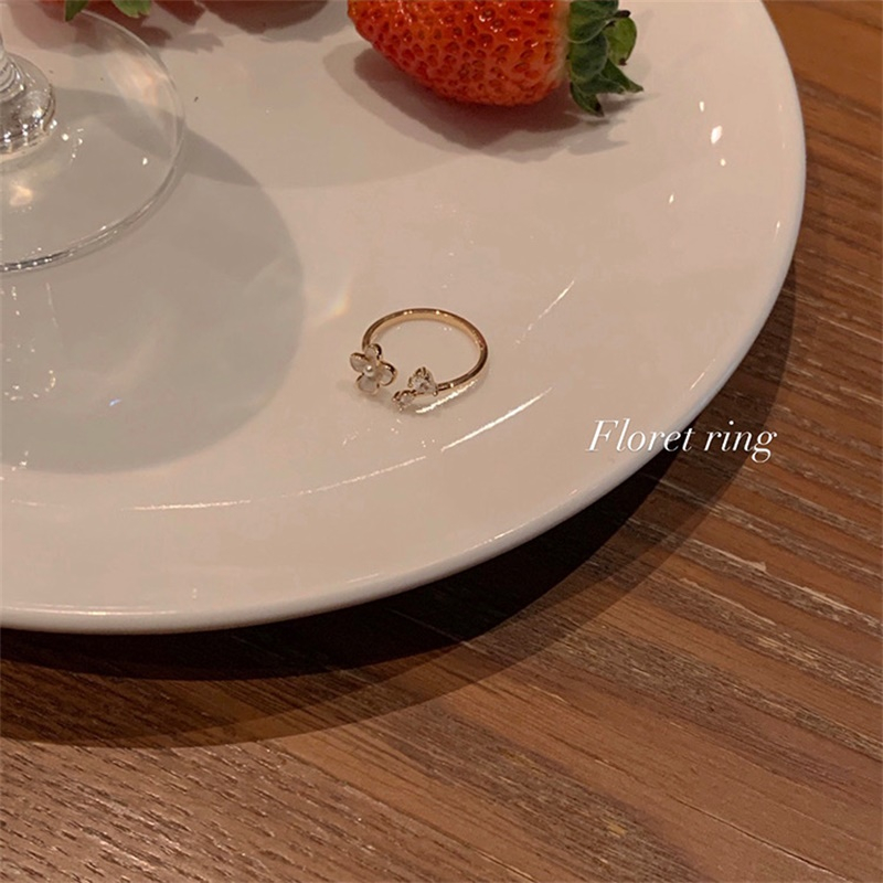แหวนแฟชั่น ประดับเพทาย ลายดอกไม้ ปรับได้