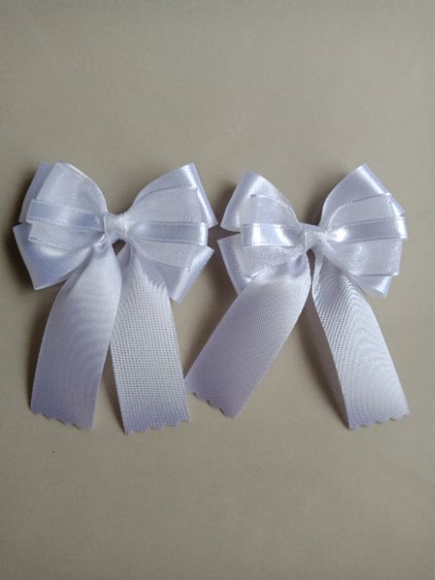 โบว์นักเรียนสีขาว  คู่ละ 30  บาท